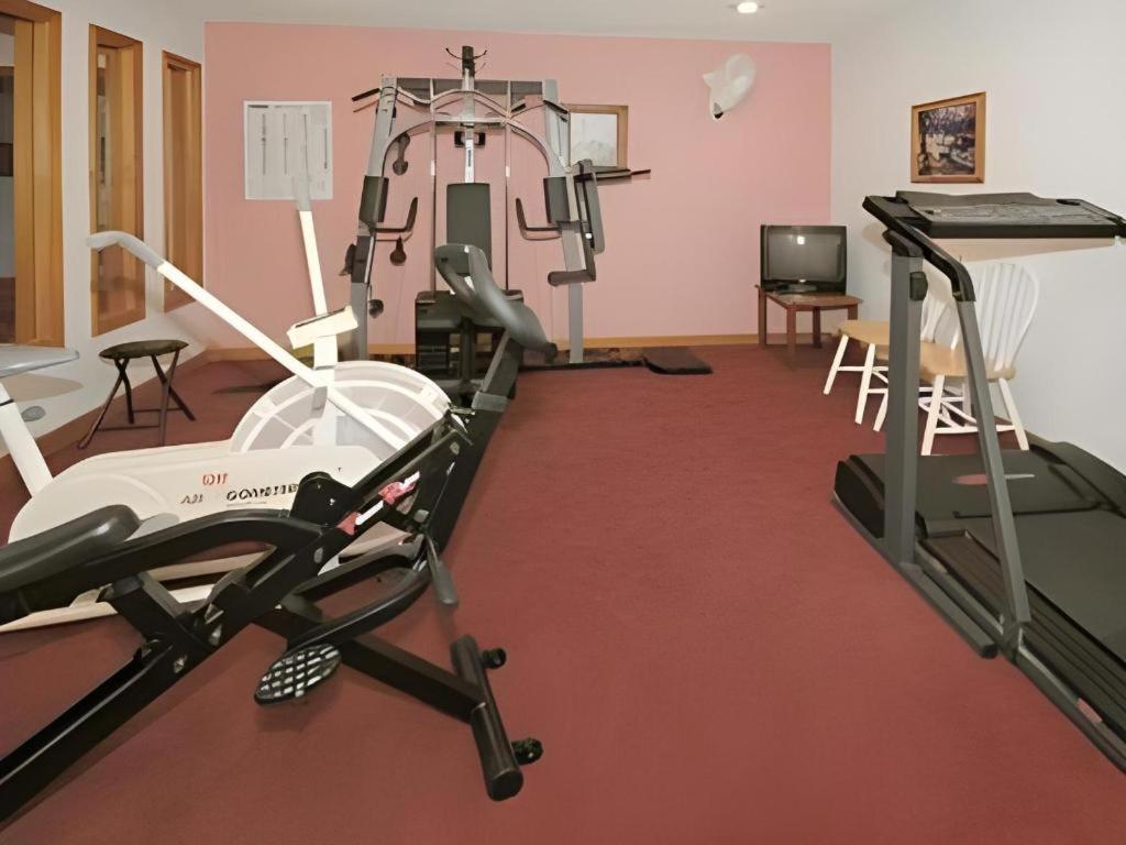 エコノ ロッジ レイクショア マニスティーク エクステリア 写真